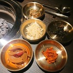 Korean Dining テジテジ - 前菜盛り合わせ的なもの