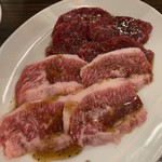 黒毛和牛焼肉 白か黒 - 