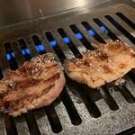 黒毛和牛焼肉 白か黒 - 