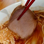 らーめん食堂 ゆうき屋 - 【2018.11.16(金)】エビ白湯ラーメン(並盛・150g)900円の豚チャーシュー
