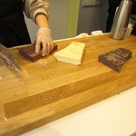 カフェナンバー - チョコレート削り中