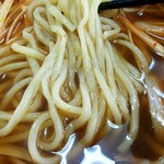 手打らーめん利久 - 麺アップ