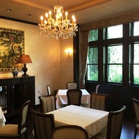 Vaas - 
                    和と洋の文化が華やかに融合する軽井沢は、今も昔も変わらぬ美食の街。この軽井沢フレンチは舌の肥えた美食家たちも魅了。