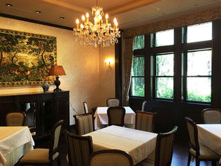 Vaas - 
                        和と洋の文化が華やかに融合する軽井沢は、今も昔も変わらぬ美食の街。この軽井沢フレンチは舌の肥えた美食家たちも魅了。