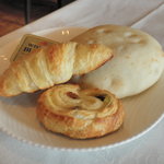 箱根フォンテーヌ・ブロー仙石亭 - パン。フォカッチャ・クロワッサン・レーズン