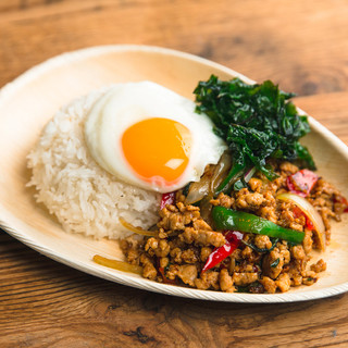 【經典】 人氣菜品雞肉泰式炒飯