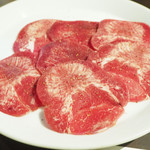 炭火和牛焼肉 じろうや - 『国産塩タン』¥1,320円
            少し硬かったというイメージ。
            値段の割には少し残念かな？と思います。