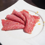 炭火和牛焼肉 じろうや - 『リブロース芯』
            別名えんぴつとも言われるところ。
            とても柔らかくサーロインとは少し違った美味しさを味わえます。