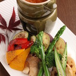 悠 - ≪東京グリル≫　季節の焼き野菜のバーニャカウダ仕立て ～鯖味噌炙り焼きソース～