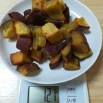 宮崎ハニーイモ - ハニーサイコロSサイズ200円(お皿の重さは引いてある)