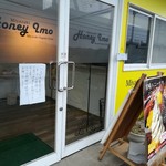 宮崎ハニーイモ - 入り口。ドアの開閉は素早く！