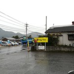 宮崎ハニーイモ - 看板。駐車場ゆったり。