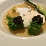 レ セゾン - キャビアはベルギー産オシェトラ(養殖) 、チキン風味のジュレとポアローとジャガイモのフォンダンの香りと食感が秀逸。おいしい！！！！！