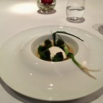 レ セゾン - 「パリジャンに見立てて　ポアローとジャガイモのフォンダンとチキン風味のジュレに鰹節クリームとキャビア添え」
