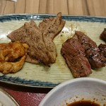 金沢肉食堂 10&10 - カルビ・ロース・ハラミ・ホルモン。