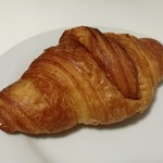 Blé Sucré - 表面はパリッと薄く、中はしっとり柔らかな層が重なる、クロワッサン1.2ユーロ