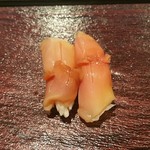 立ち寿司横丁 - 赤貝＠320円