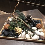 sincere - 小菓子：マカデミアナッツのトリュフ ほうじ茶のシュークリーム 味噌の燻製チョコレート