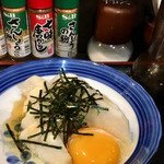 Izakaya Aki - 卓上の薬味達は塩と山椒と七味