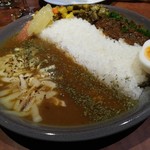 ワインキッチン コメット - インドの店員さん特製カレー。日本人向けにアレンジ。