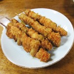 本家鳥好 - 串カツを１本、めぐんで頂いた。。。と思います。