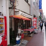 朝めしまえ - 店舗外。