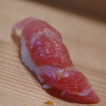 鮨 橋口 - 鮪（しび）、赤身（あかみ）に近き脂身（あぶらみ）