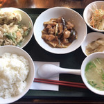 中国料理 東方美人 - 本日の2品ランチ（鶏肉と椎茸のカキソース煮込み、舞茸と海鮮の衣揚げ） ¥1,200