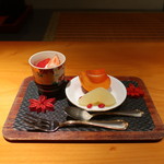 日本料理 幸庵 - コアントローアイスと苺、柿とコアントローゼリー、洋梨のコンポート