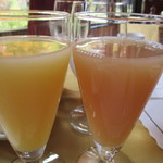万平ホテル メインダイニングルーム - アップルジュースとグレープフルーツジュース