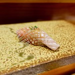 鮨匠 のむら - ［2018/11］寿司⑩ 天然しまあじの握り