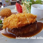 展望レストラン・ワンピース - チキンカツのせハンバーグ