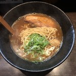 ラーメン純風殿 - 縮れ中細麺