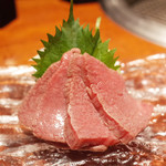 よろにく - ヒレの炙り