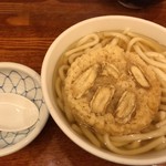 因幡うどん - ごぼう天うどん（480円：税込）・・うどんは茹で置きされていますので、数分で提供されます。