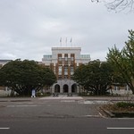 ジャルダン ポール・ボキューズ - 外観（正面玄関）