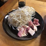 鍋具材追加（一口肉ともやし）