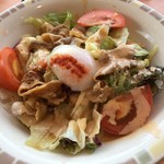 Saizeriya - 半熟卵とポークのサラダ
