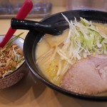 二代目 女がじゅまる - みそラーメンとプチ丼