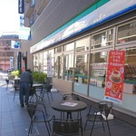 Family Mart - 外観