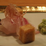 野嵯和 - トリュフ醤油のキューブ（きびれ鯛のお造り）