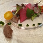 旧桜宮公会堂 - ねっとり脂がのった新秋刀魚の炙りに大葉のソース、酸味を効かせた秋茄子のマリネ、左手前は秋刀魚のリエット