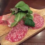 池袋 Cafe&Dining ペコリ - 生ハムとサラミの盛り合わせ