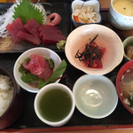 百鳳苑 - 生マグロ刺身定食 900円