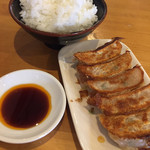 安芸高田 らーめん ごうき - 定食の餃子とライス