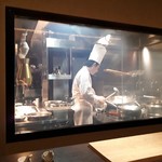 GINZA JOTAKI - 上瀧シェフ自ら中華鍋をふるいます