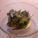 Restaurant Satoshi.F - スープを入れるサラダ。