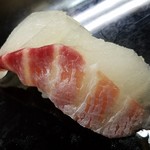 松乃寿司 - 鯛の握り、血合いが綺麗