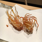 にい留 - ●車海老の頭 薄衣で、ぱりぱり。天ぷらの素敵なスタート。