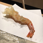 にい留 - ●車海老二本 とても軽い衣。ここで、心がもっていかれました。 塩、天つゆで。